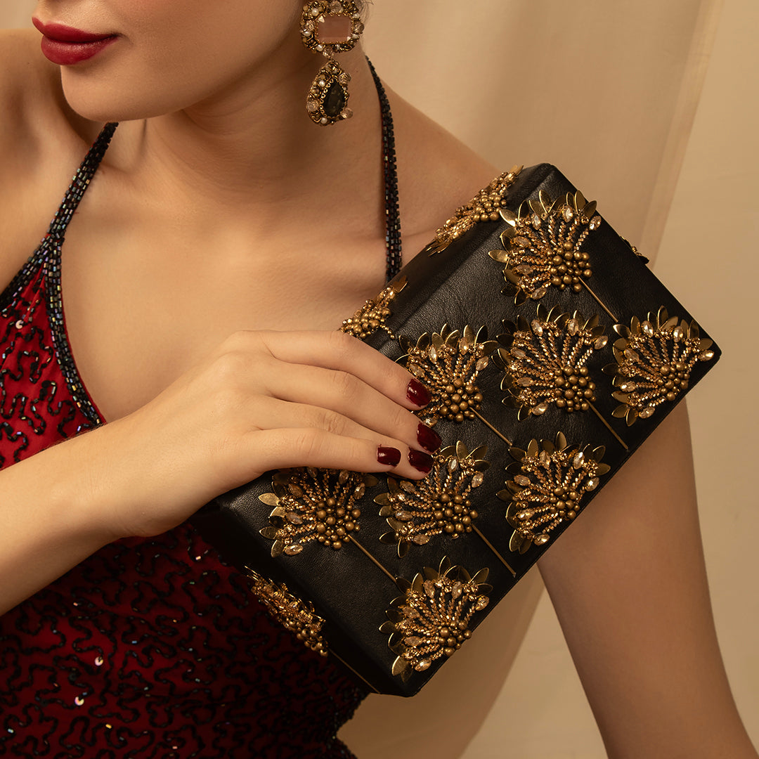 Model Carry handmade luxury Edeline Clutch